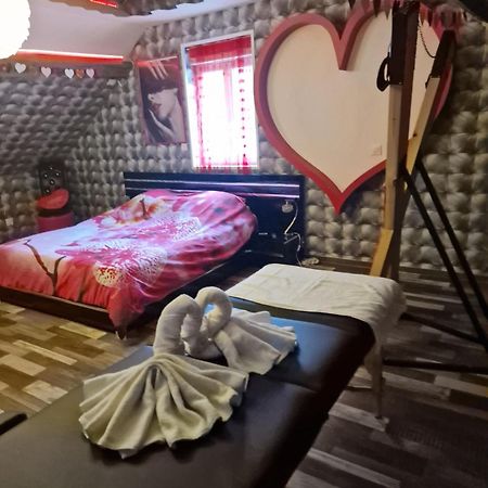 L Evasion Secrete Hotell Quarouble Eksteriør bilde