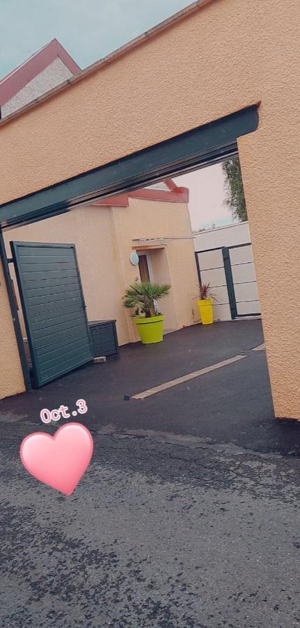 L Evasion Secrete Hotell Quarouble Eksteriør bilde